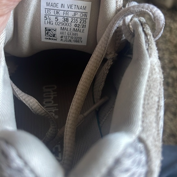 Yeezy 500 - Picture 7 of 9